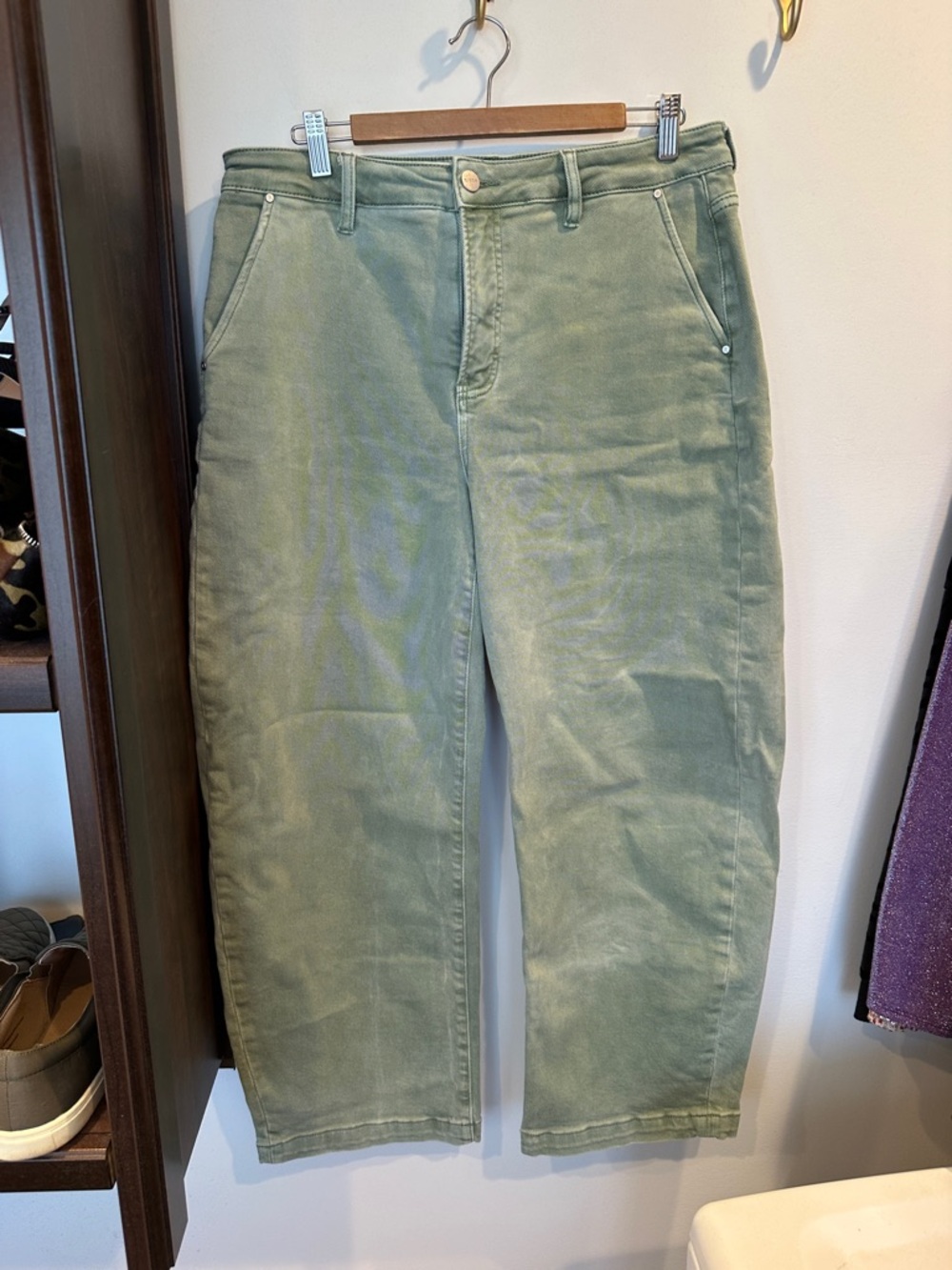 Women’s Cropped Ankle Jeans in Sage Green